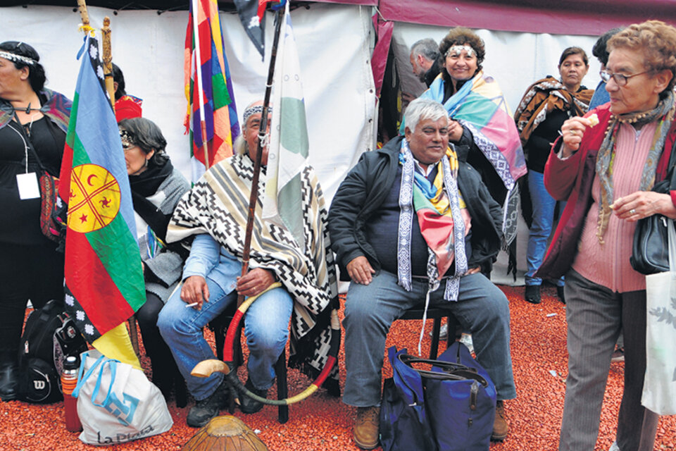 Las organizaciones indígenas se empezaron a concentrar desde el sábado en la Plaza del Congreso. (Fuente: Guadalupe Lombardo)