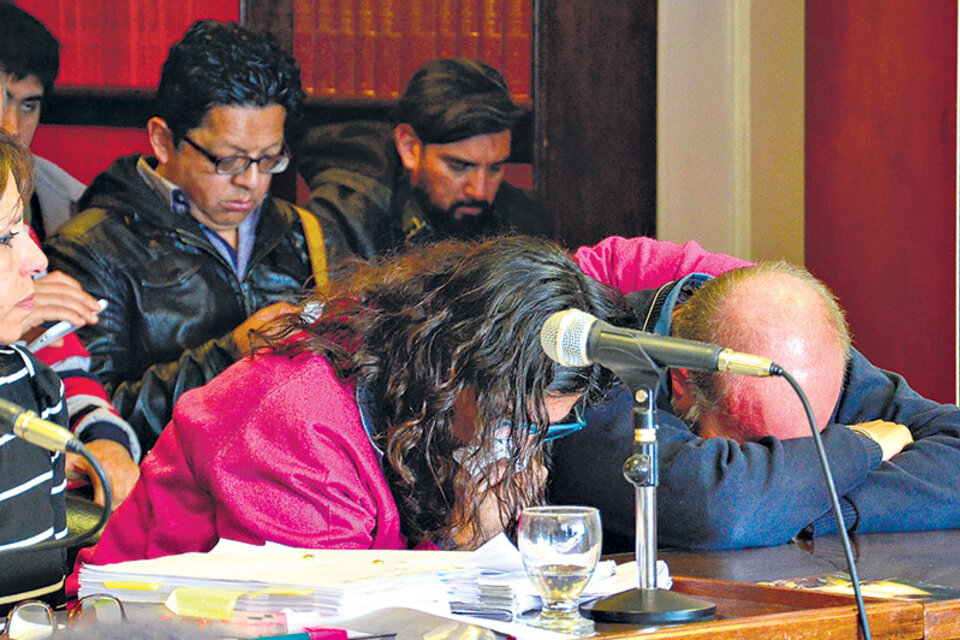 Sergio Maldonado y su esposa se emocionaron en un momento de la audiencia en la Cámara de Comodoro Rivadavia. (Fuente: Télam)