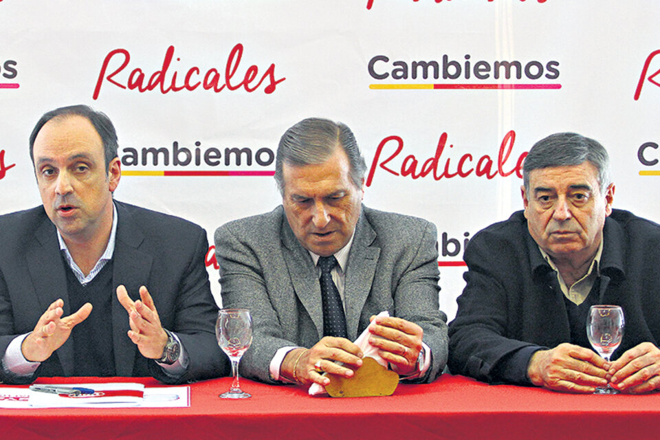 Angel Rozas (centro) precipitó la disputa por el interbloque y profundizó las diferencias con el PRO. (Fuente: DyN)