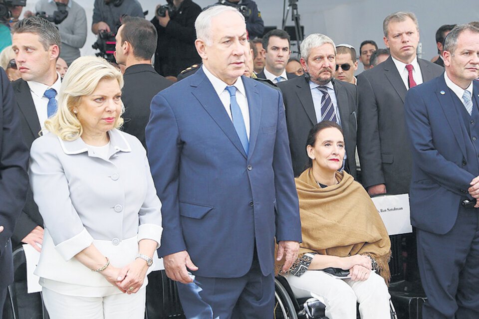 El primer ministro de Israel, Benjamin Netanyahu, participó del homenaje a las víctimas del atentado a la embajada. (Fuente: DyN)