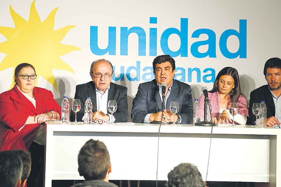 Los candidatos y apoderados de Unidad Ciudadana dieron una rueda de prensa en el Instituto Patria.