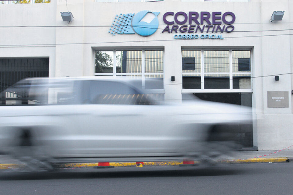 El Gobierno evalúa convertir al Correo Argentino en una empresa mixta y asociarla con el correo privado OCA. (Fuente: Leandro Teysseire)