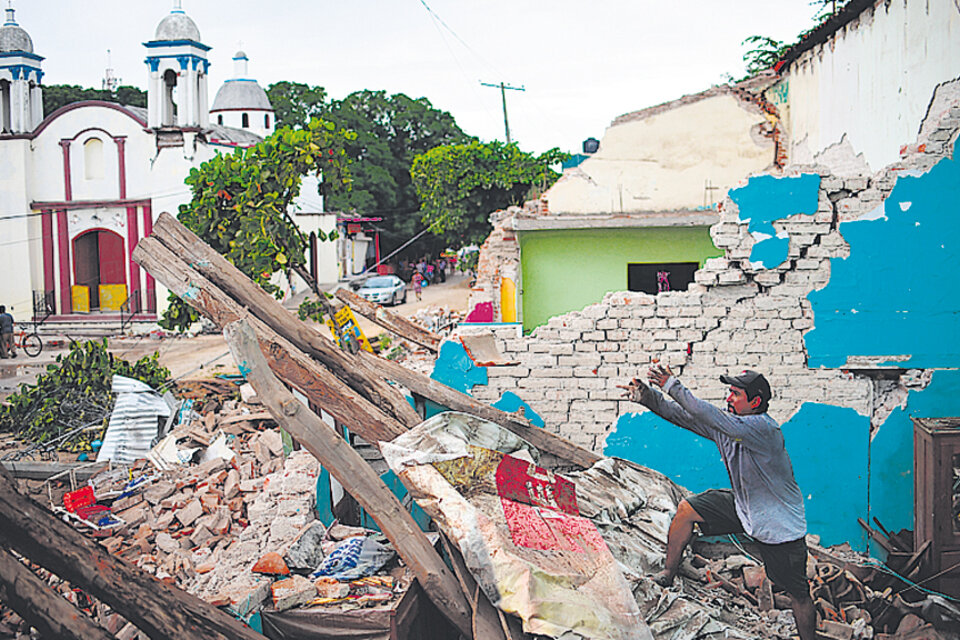 Las viviendas en la zona de Chiapas y Oaxaca se desmoronaron como si fueran de cartón. (Fuente: AFP)