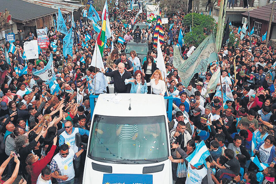 Cristina Fernández recorrió la localidad bonaerense de González Catán en la Caravana Ciudadana.