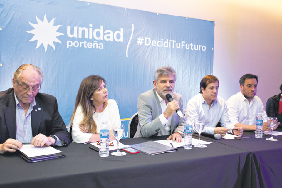 Los candidatos de Unidad Porteña hicieron la presentación ayer en un local en San Telmo. (Fuente: Joaquín Salguero)