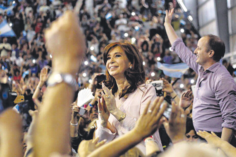 Cristina Kirchner junto al intendente Martín Insaurralde. (Fuente: Télam)