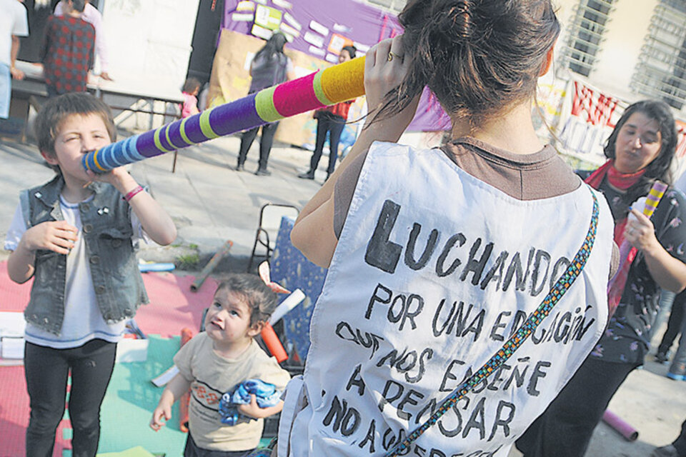 Los pibes celebran y en la celebración van construyendo un futuro que no los retenga en la calle. (Fuente: Guadalupe Lombardo)