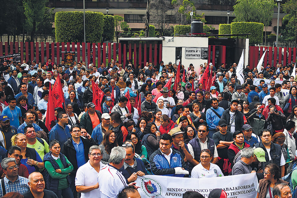 Activistas y sindicalistas protestan contra el Nafta en el D.F. mexicano, sede de las negociaciones.