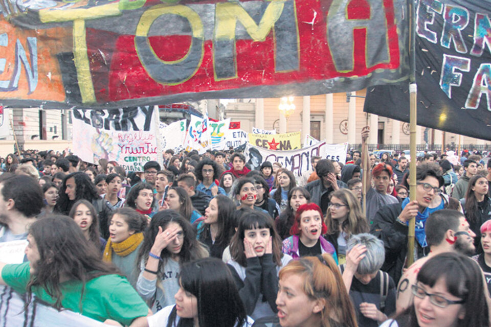 Hubo varias marchas de estudiantes para suspender la reforma y reunirse con las autoridades. (Fuente: Leandro Teysseire)