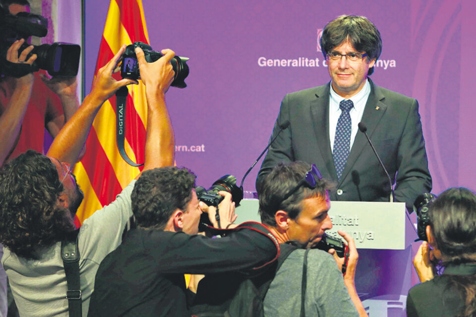 El presidente de la Generalitat, Carles Puigdemont, afirma que los catalanes van a las urnas. (Fuente: EFE)