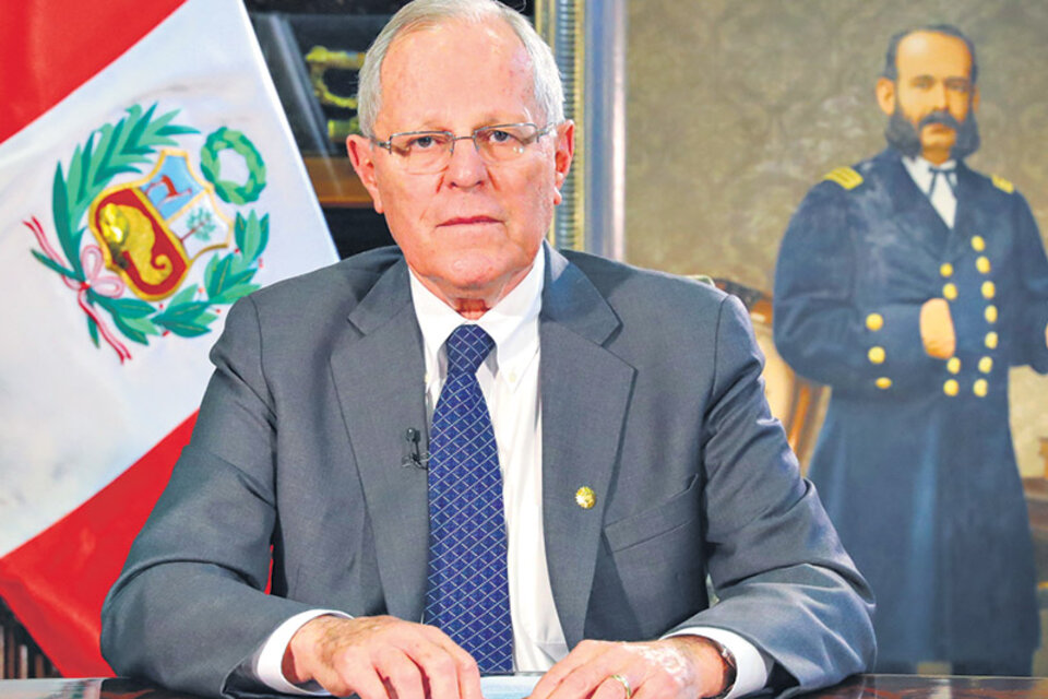 PPK dijo por TV que acepta la decisión del Parlamento peruano.