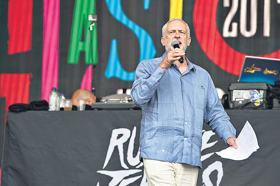 En el festival musical más importante del Reino Unido, el de Glastonbury, la multitud idolatró a Corbyn.