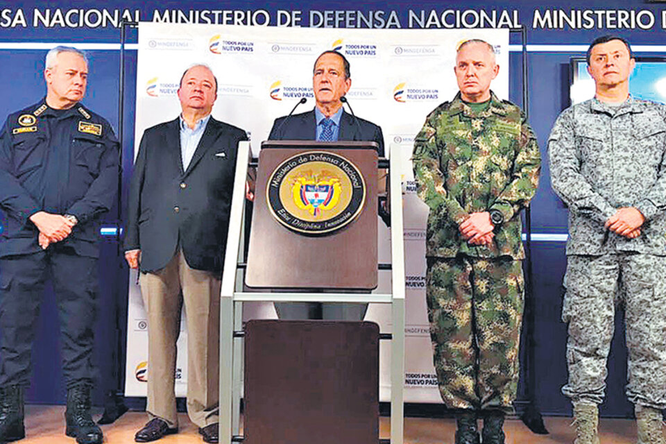 El jefe del equipo negociador del gobierno colombiano con el ELN, Juan Camilo Restrepo, anuncia la tregua. (Fuente: EFE)