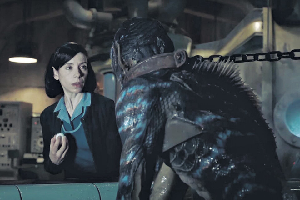La bella y la bestia: Sally Hawkins y su monstruo en The Shape of Water, de Guillermo del Toro.