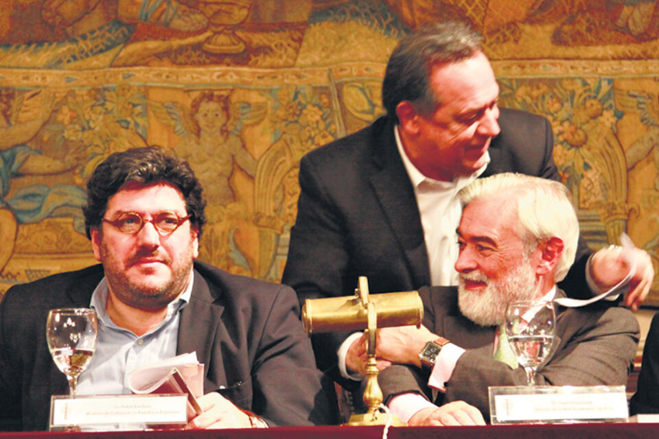 El ministro Avelluto y Darío Villanueva, de la RAE, en la presentación. (Fuente: Jorge Larrosa)