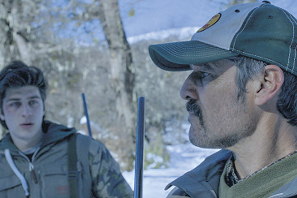 Nahuel (Lautaro Bettoni) y Ernesto (Germán Palacios), voluntades enfrentadas en un paisaje nevado.