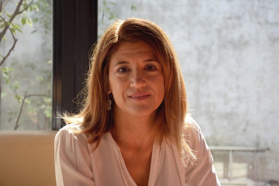 Mariana García es magister en Política para Migraciones Internacionales y docente en la UNR.