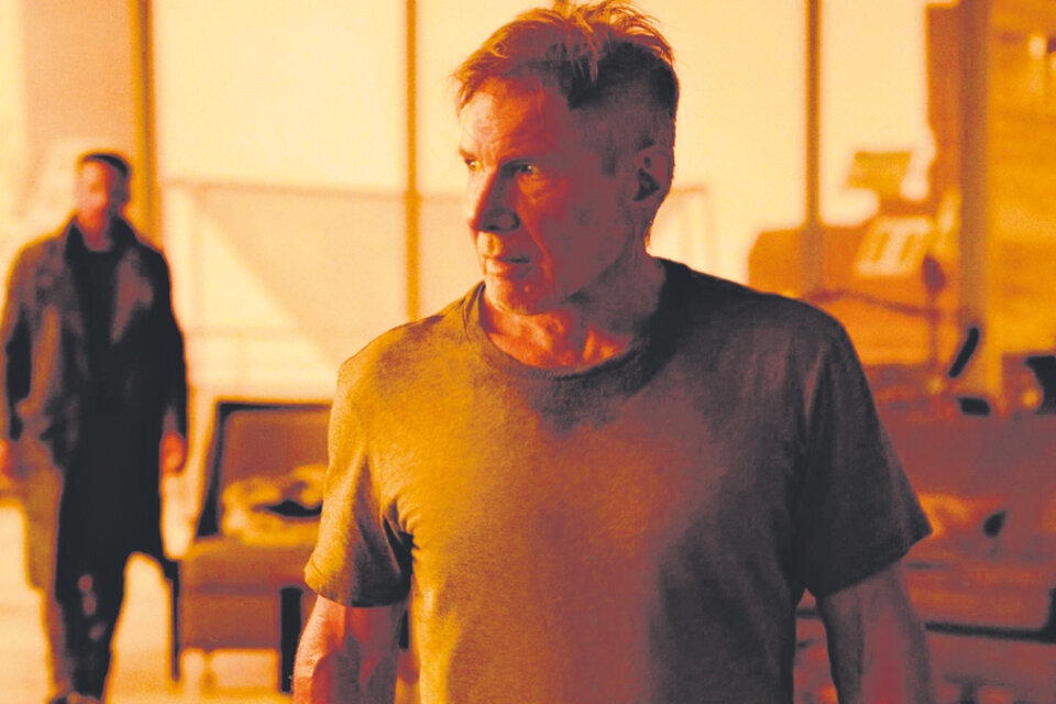 Dos fotogramas de Blade Runner 2049, de Denis Villeneuve.
