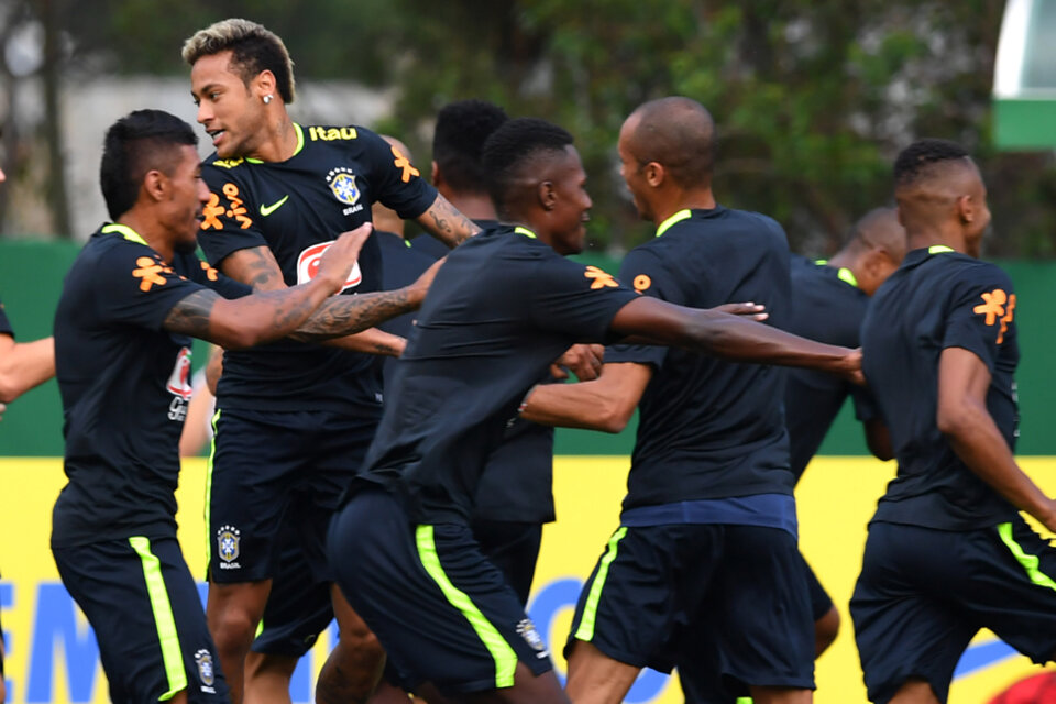 "Por obligación, Brasil juega para ganar" (Fuente: AFP)