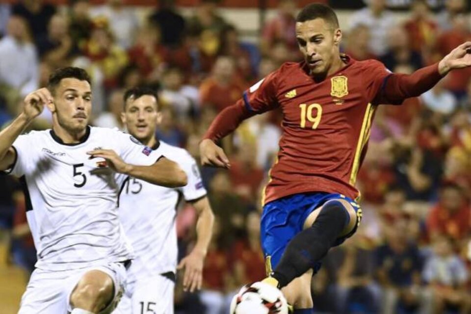 España no tuvo problemas ante la débil Albania. (Fuente: AFP)