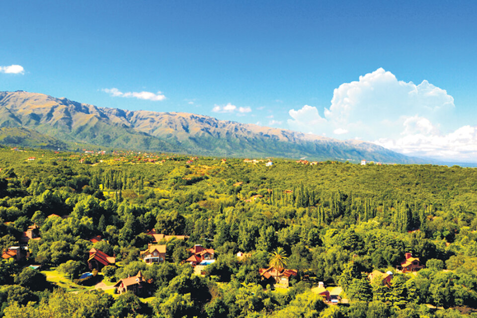 La villa de Merlo, sumergida en las sierras del Corredor de los Comechingones, a una altura de entre 790 y 1200 msnm.