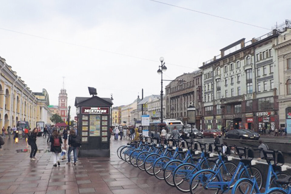 La Avenida Nevski, la principal de San Petersburgo, se extiende por cuatro kilómetros. (Fuente: Agustín Fontenla)