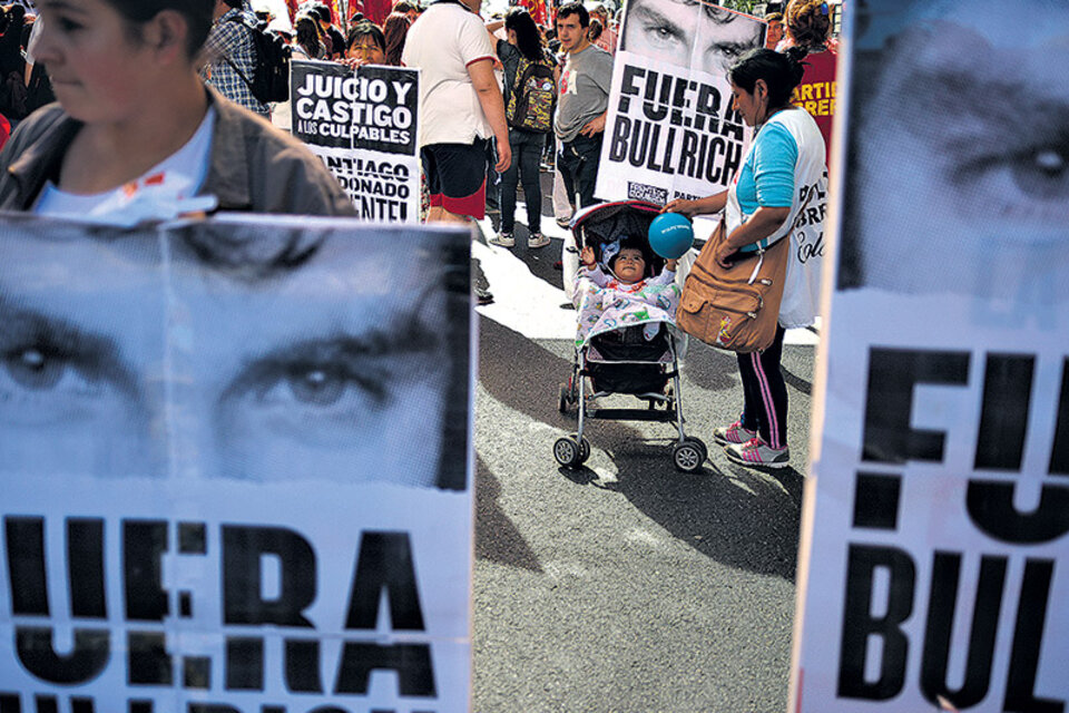 Los manifestantes exigieron la renuncia de la ministra Patricia Bullrich. (Fuente: Adrián Pérez)