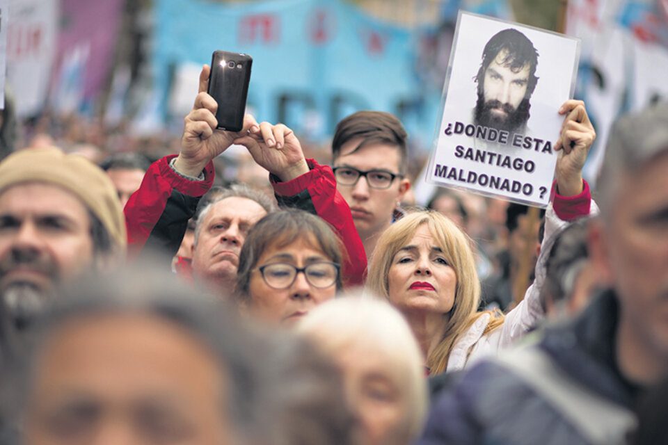 Miles de personas se movilizaron a dos meses de la desaparición de Santiago Maldonado. (Fuente: Joaquín Salguero)