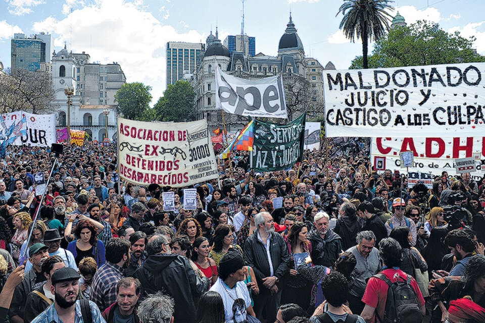 La movilización de ayer a Plaza de Mayo fue convocada por el Encuentro Memoria, Verdad y Justicia. (Fuente: DyN)