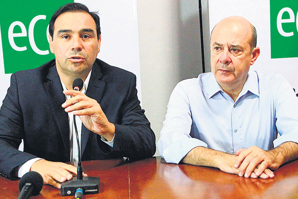 El gobernador electo Gustavo Valdés en conferencia de prensa junto al vice Gustavo Canteros. (Fuente: Télam)