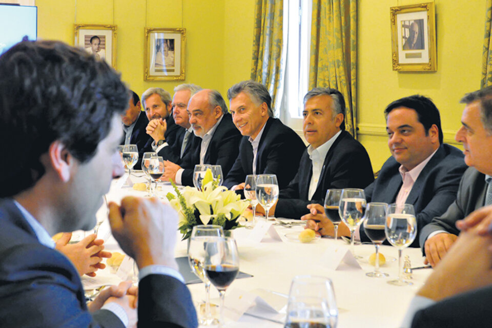 Mauricio Macri compartió ayer un almuerzo con algunos ministros y los gobernadores de Cambiemos. (Fuente: DyN)