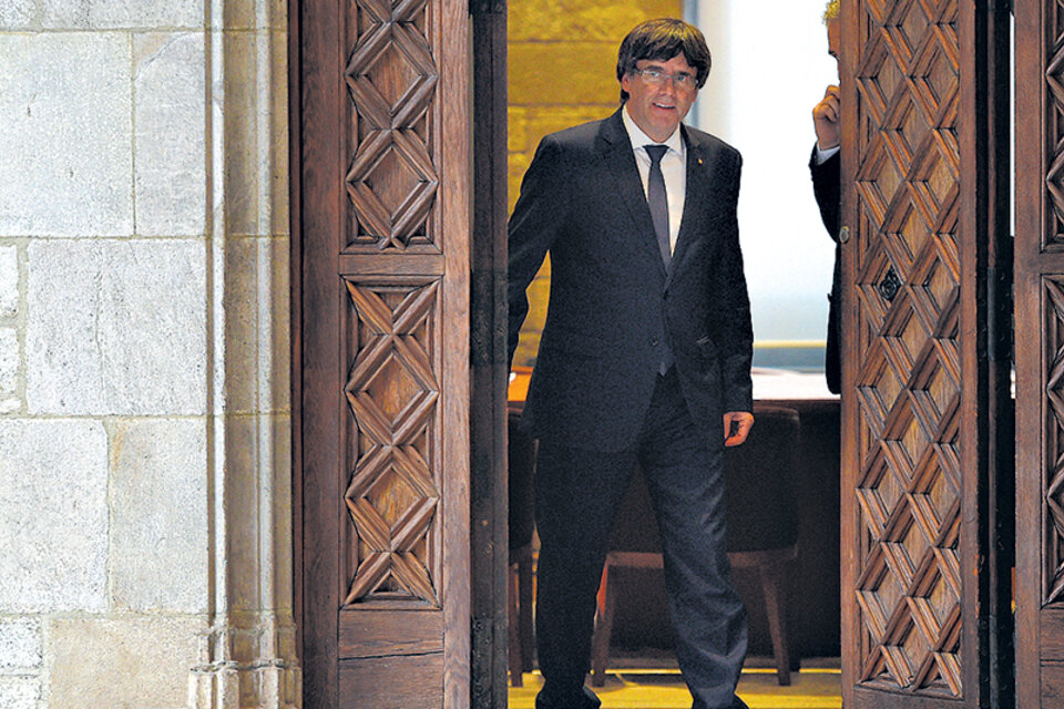 El presidente catalán: tironeado por Rajoy y por sus socios independentistas. (Fuente: AFP)