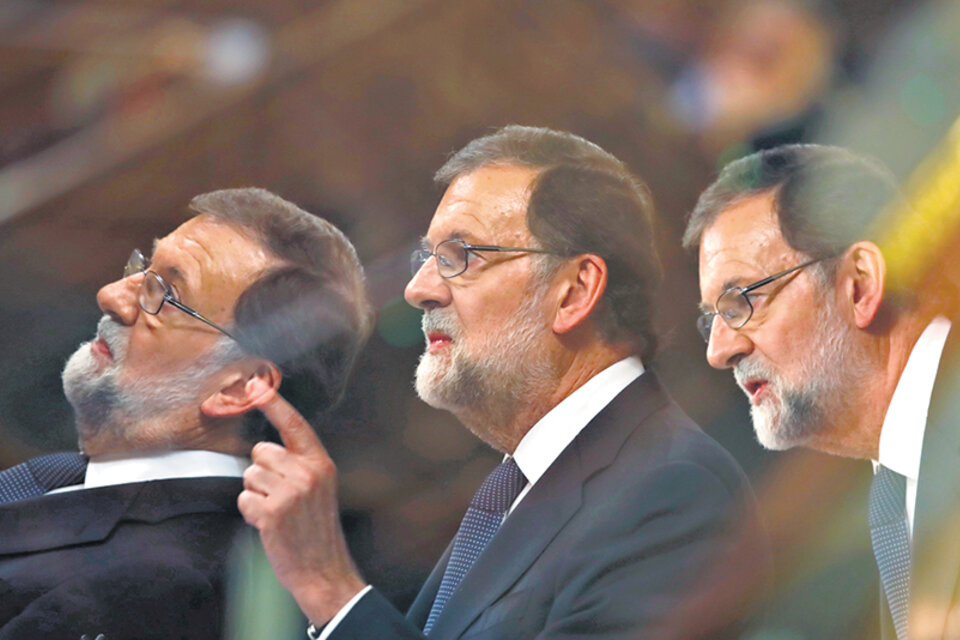 El gobierno de Rajoy amenaza con adoptar la vía dura de la intervención de una autonomía. (Fuente: EFE)