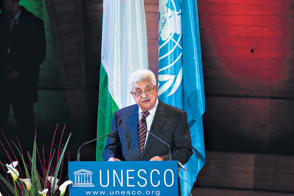Mahmud Abbas pronunció un discurso en 2011 tras la colocación de la bandera palestina en la sede de la Unesco. (Fuente: EFE)