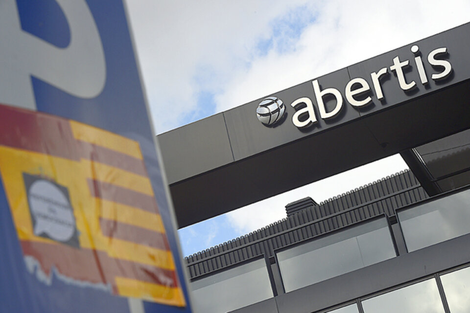 Abertis, empresa concesionaria de infraestructuras, muda su sede fuera de Cataluña.