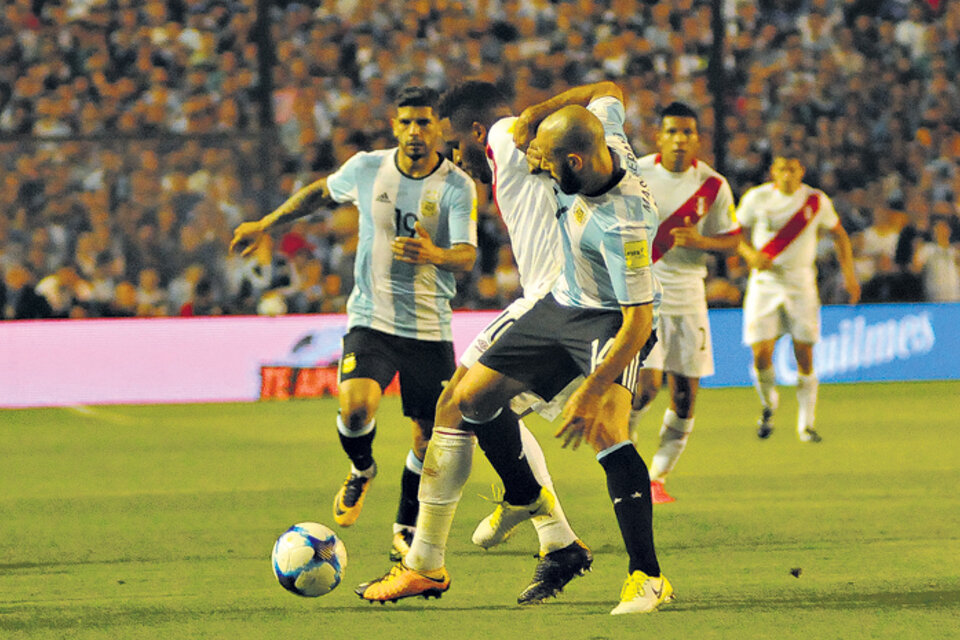 El empate frente a Perú decepcionó, pero no cerró las puertas a Rusia. (Fuente: Julio Martín Mancini)