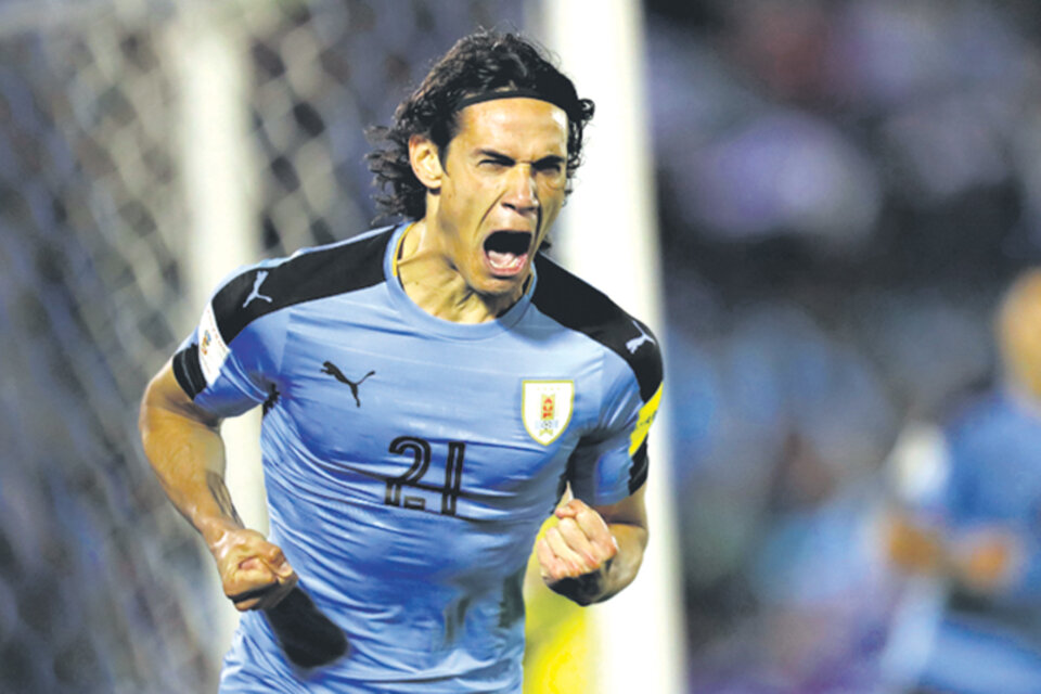Cavani festeja el segundo gol de Uruguay. (Fuente: EFE)