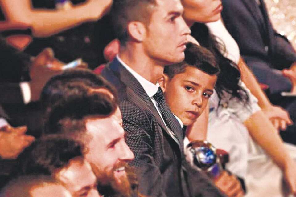 Cristiano Ronaldo y Messi en Londres durante la entrega del premio The Best.