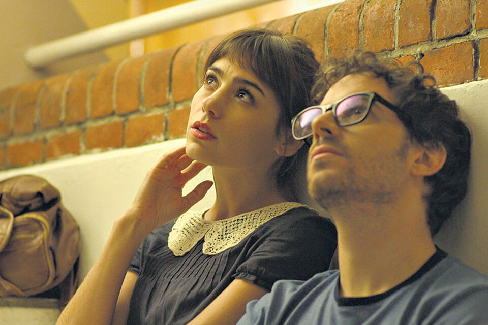 Paula Reca y Ezequiel Tronconi en un alto en sus periplos urbanos.
