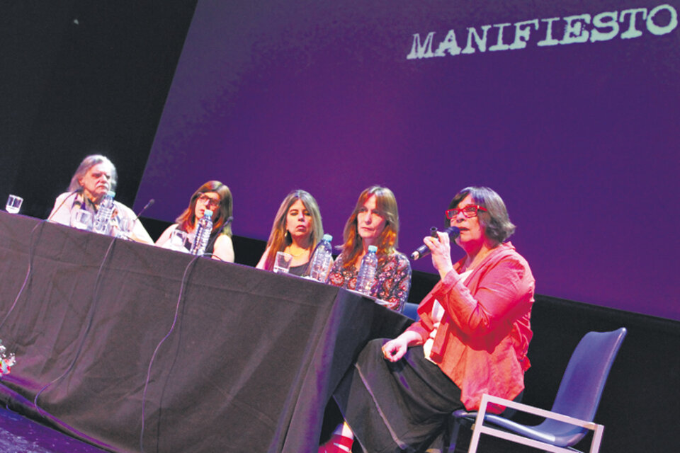 Horacio González, María Pía López, Nora Veiras, Mariana Arruti y Liliana Herrero propusieron un intenso debate. (Fuente: Leandro Teysseire)