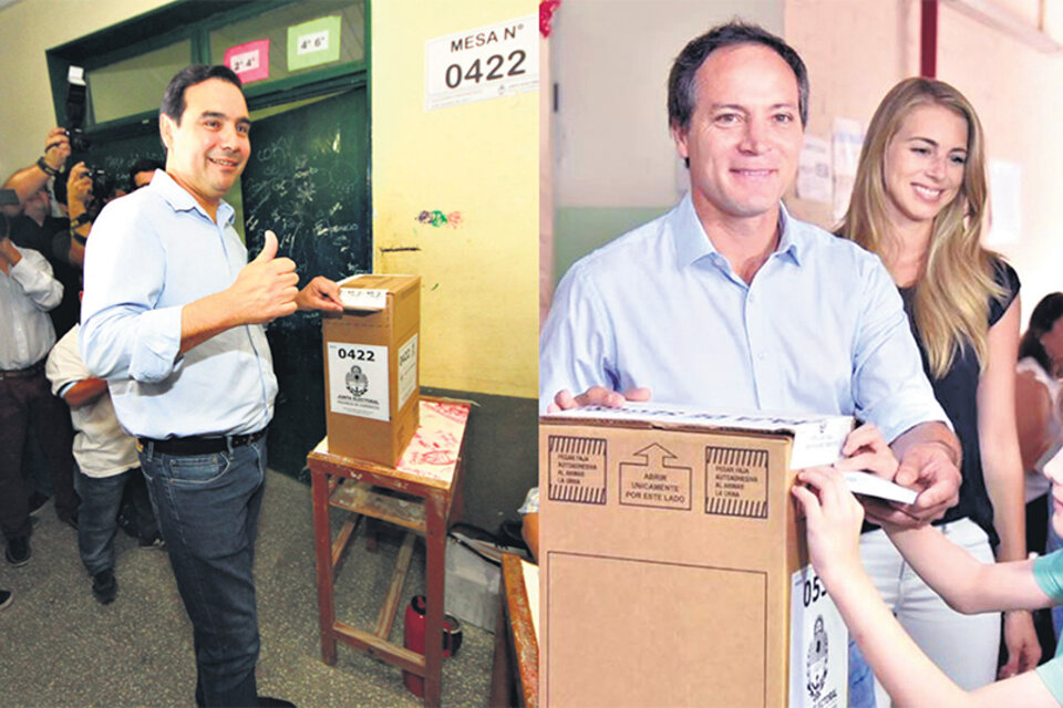 Los candidatos, a la hora de votar: el oficialista Gustavo Valdés y Carlos “Camau” Espínola, junto a su esposa y su hijo. (Fuente: Télam / DyN)
