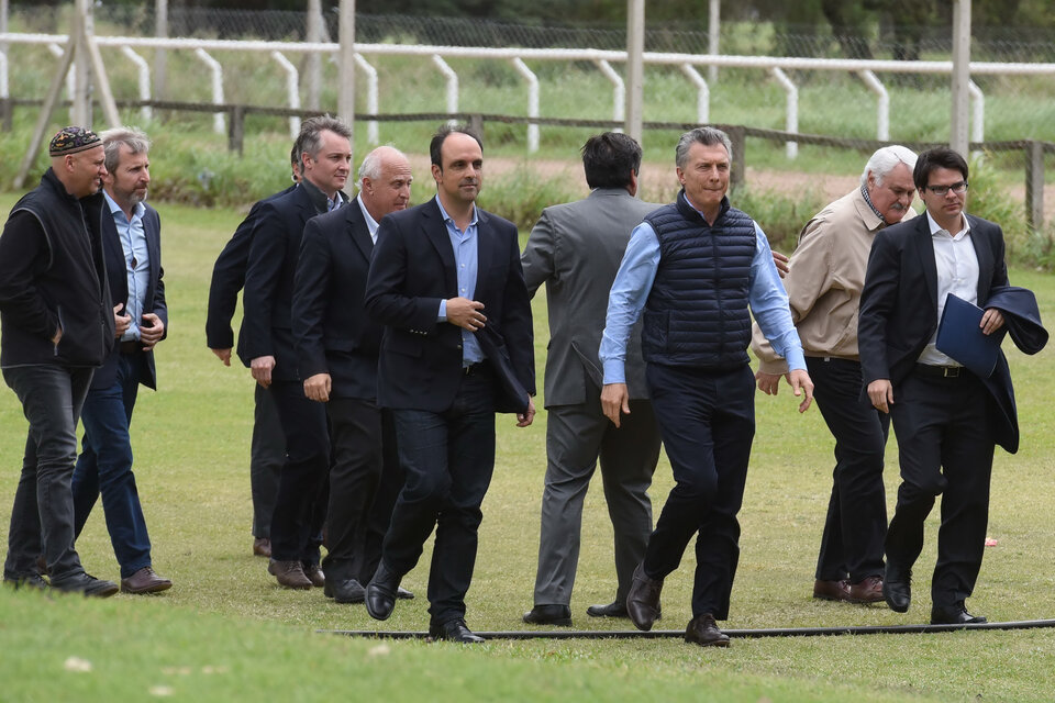 El presidente Mauricio Macri, de campaña ayer en Santa Fe (Fuente: Sebastián Granata)