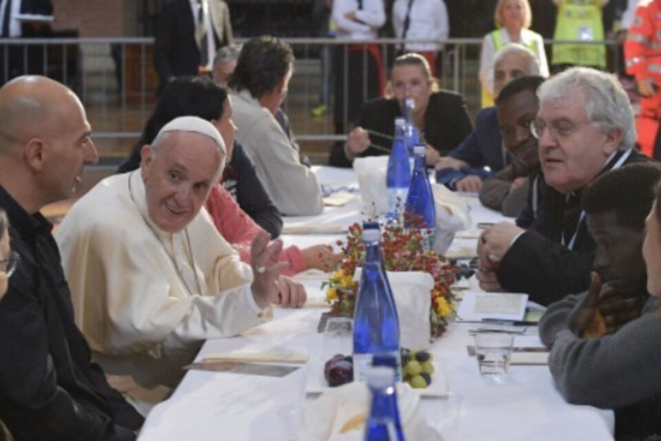 Francisco durante el almuerzo en Bologna, cuando se produjo la evasión. (Fuente: AFP)