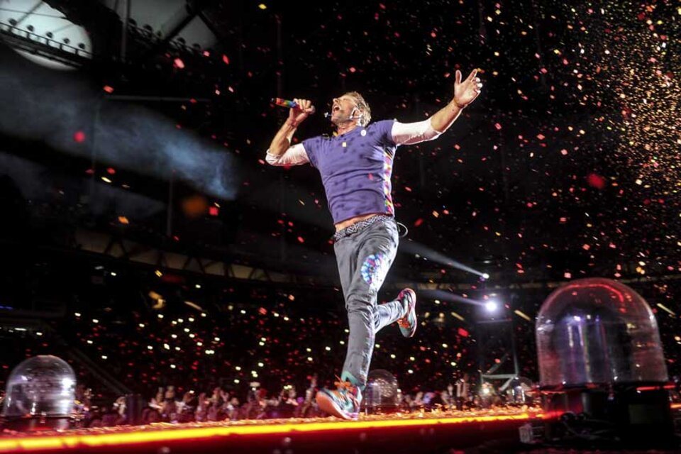 Ante una multitud que vibra con sus canciones, la banda británica Coldplay se presentó en el Estadio Único con su gira "A Head Full Of Dreams Tour". (Fuente: Télam/Gens Fernando)