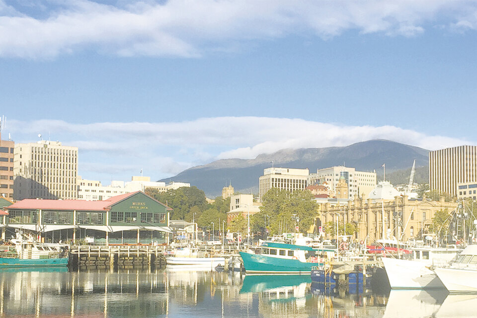 La partida del puerto de Hobart, la capital de Tasmania, en el extremo sur australiano. (Fuente: Graciela Cutuli)