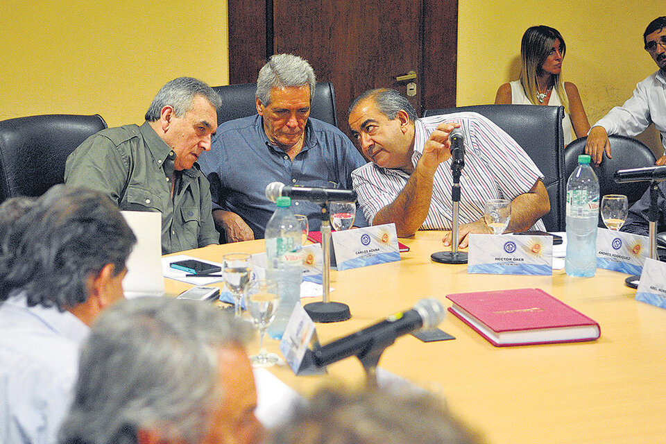 Héctor Daer, Carlos Acuña y Juan Carlos Schmid encabezaron ayer la reunión del consejo directivo de la CGT. (Fuente: Sandra Cartasso)