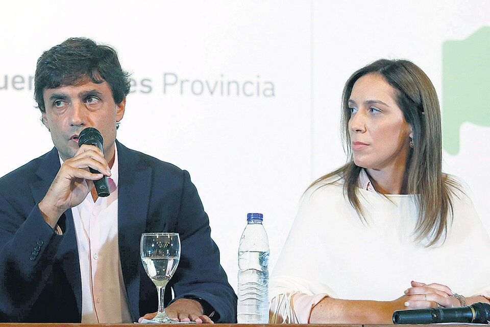 La gobernadora bonaerense María Eugenia Vidal junto a su ministro de Economía, Hernán Lacunza. (Fuente: DyN)