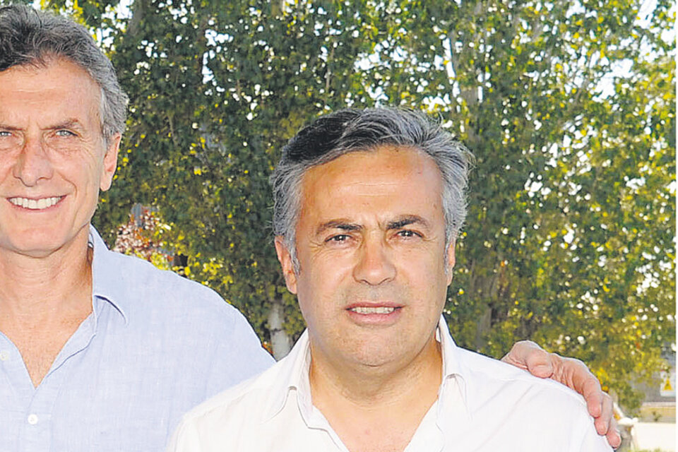 Macri junto a Cornejo, el nuevo presidente del Comité Nacional de la UCR.