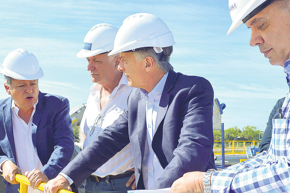 Macri inauguró obras en el Chaco, junto al gobernador Peppo.