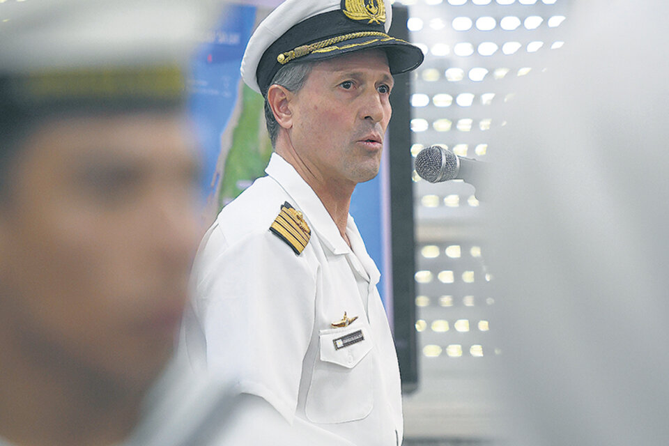Enrique Balbi, vocero de la Armada, mientras brindaba ayer el comunicado sobre el San Juan. (Fuente: Télam)